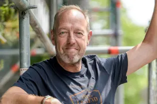 Verbind met impact – lichaamstaal en humor als kracht in communicatie
