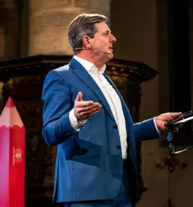 Robert-Jan Knook - Presentator, ondernemer en mediaspecialist met ruime ervaring in radio, televisie en live events vol energie en interactie.