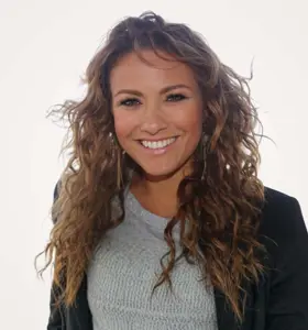 Jessica Mendels - Presentatrice, radiomaker en ondernemer met warmte, mediaervaring en podiumrust, brengt verhalen tot leven en maakt elk evenement energiek en toegankelijk.