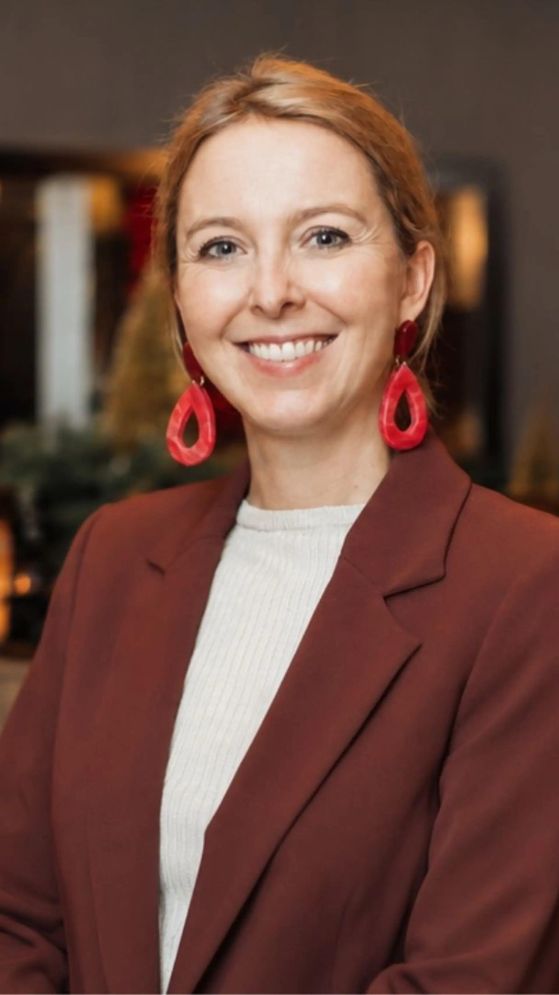 Dominique de Groot - <p>Expert in klantbeleving. Ze helpt bedrijven klantinteracties transformeren in onvergetelijke ervaringen die zorgen voor loyaliteit en commerciële groei.</p>
