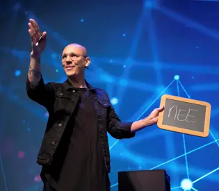 Een unieke spreker in Nederland: Georges Hilaul – De Connectionist