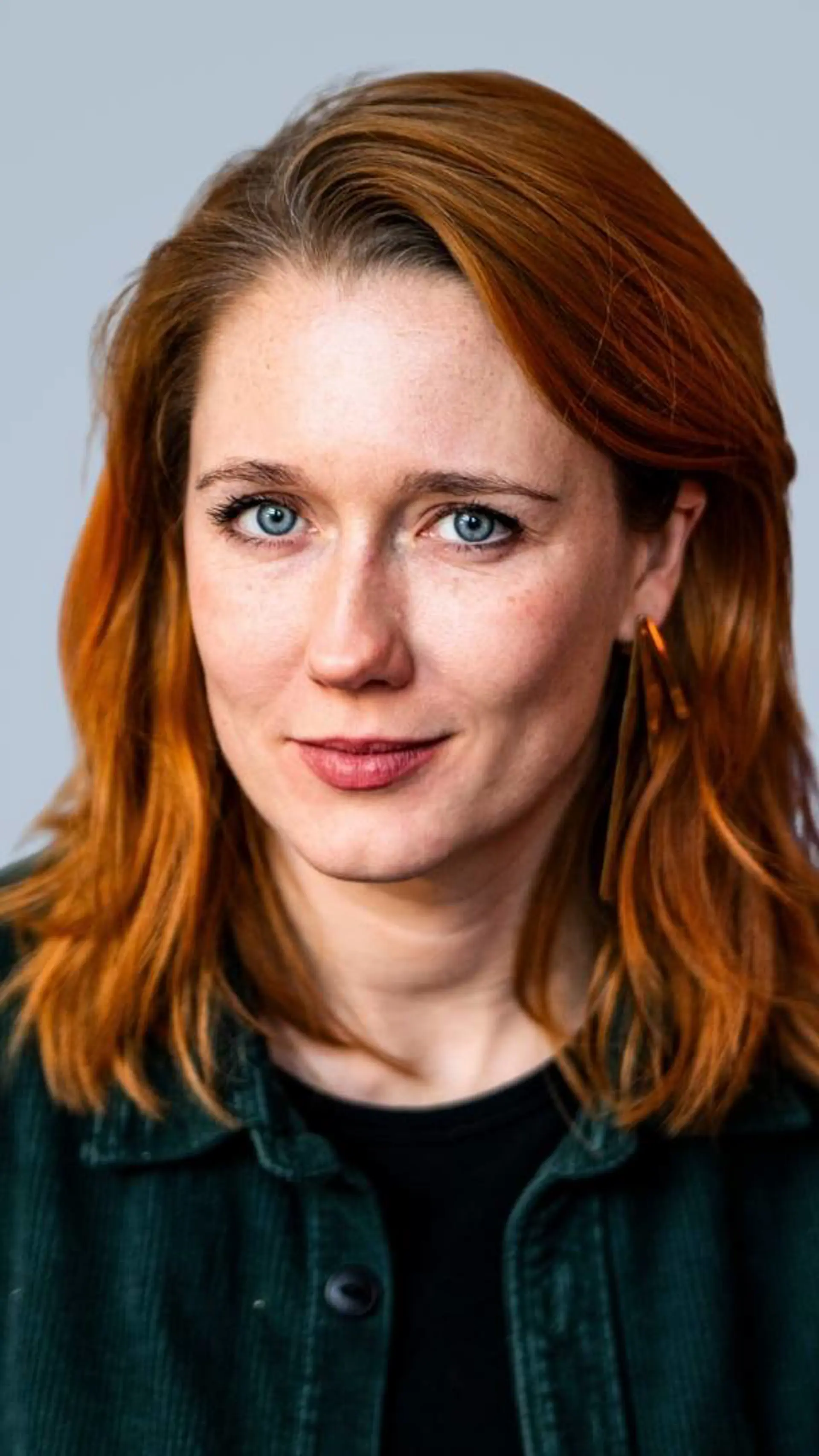 Jip van den Toorn - <p class="" data-start="691" data-end="821">Cartoonist en satirisch schrijfster met bekroonde visuele denkkracht over creativiteit, communicatie en werken binnen vaste kaders</p>