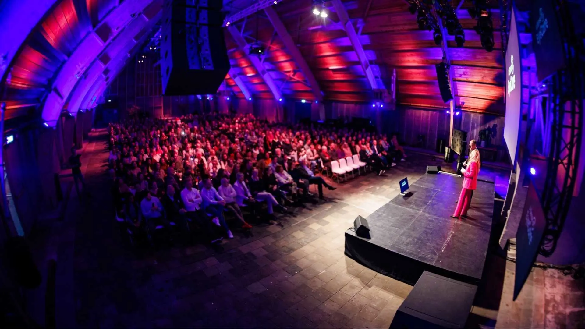 Martine Hauwert - <p>Ervaren presentatrice en dagvoorzitter die met charme en expertise jouw boodschap krachtig overbrengt.</p>