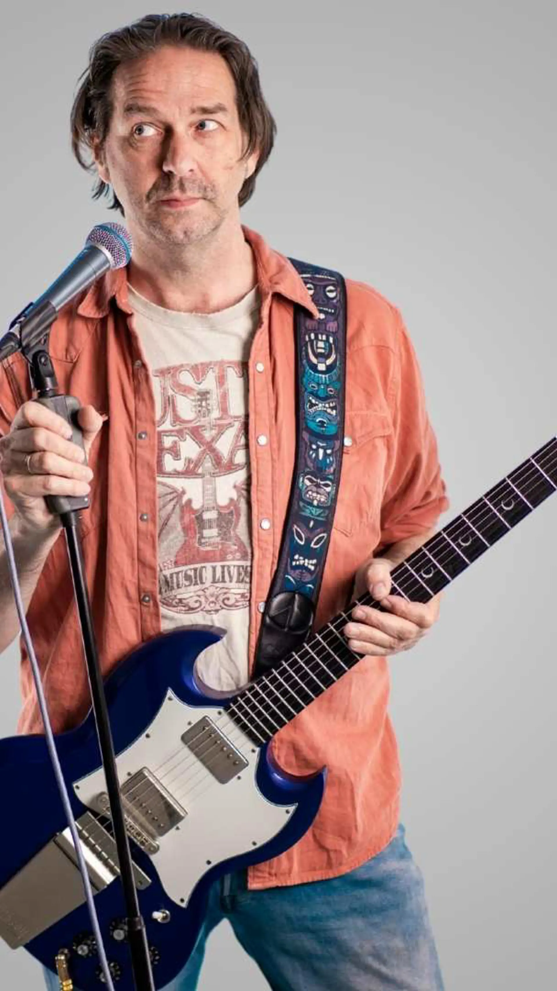 Roel C. Verburg - <p>Gitaar comedian, cabaretier en muzikale entertainer die zakelijke events laat lachen met scherpe observaties en originele liedjes.</p>