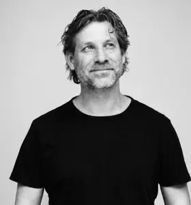 Martijn Aslander - Expert digitale fitheid, auteur en innovatiepionier die organisaties inspireert met praktische inzichten over technologie, slimmer werken en verandering.
