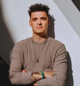 Rob Hosking - Motivational speaker en voormalig politieagent die organisaties inspireert met eerlijke verhalen over veerkracht, mentale gezondheid en presteren onder druk.