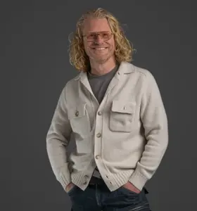Arjan Kapteijns - Keynote spreker, brand strateeg en voormalig CEO Saatchi die toont hoe merken zichtbaar en gekozen blijven in een AI-gedreven markt.