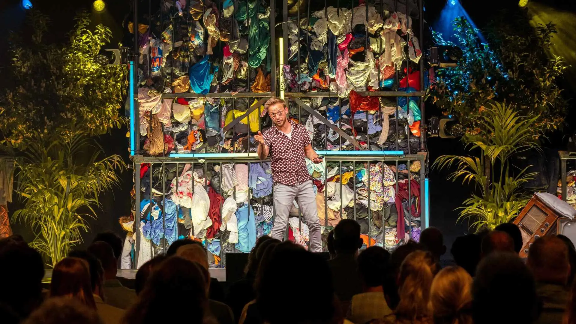 Michel Verheijden - <p>Improvisatie-cabaretier en verander-expert die humor en inzicht samenbrengt voor moeiteloze verandering.</p>