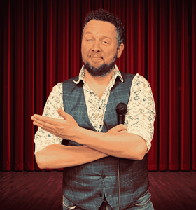Raymon Hofkens - Comedian, cabaretier en humorcoach die laat zien hoe humor zorgt voor verbinding, psychologische veiligheid en betere resultaten.