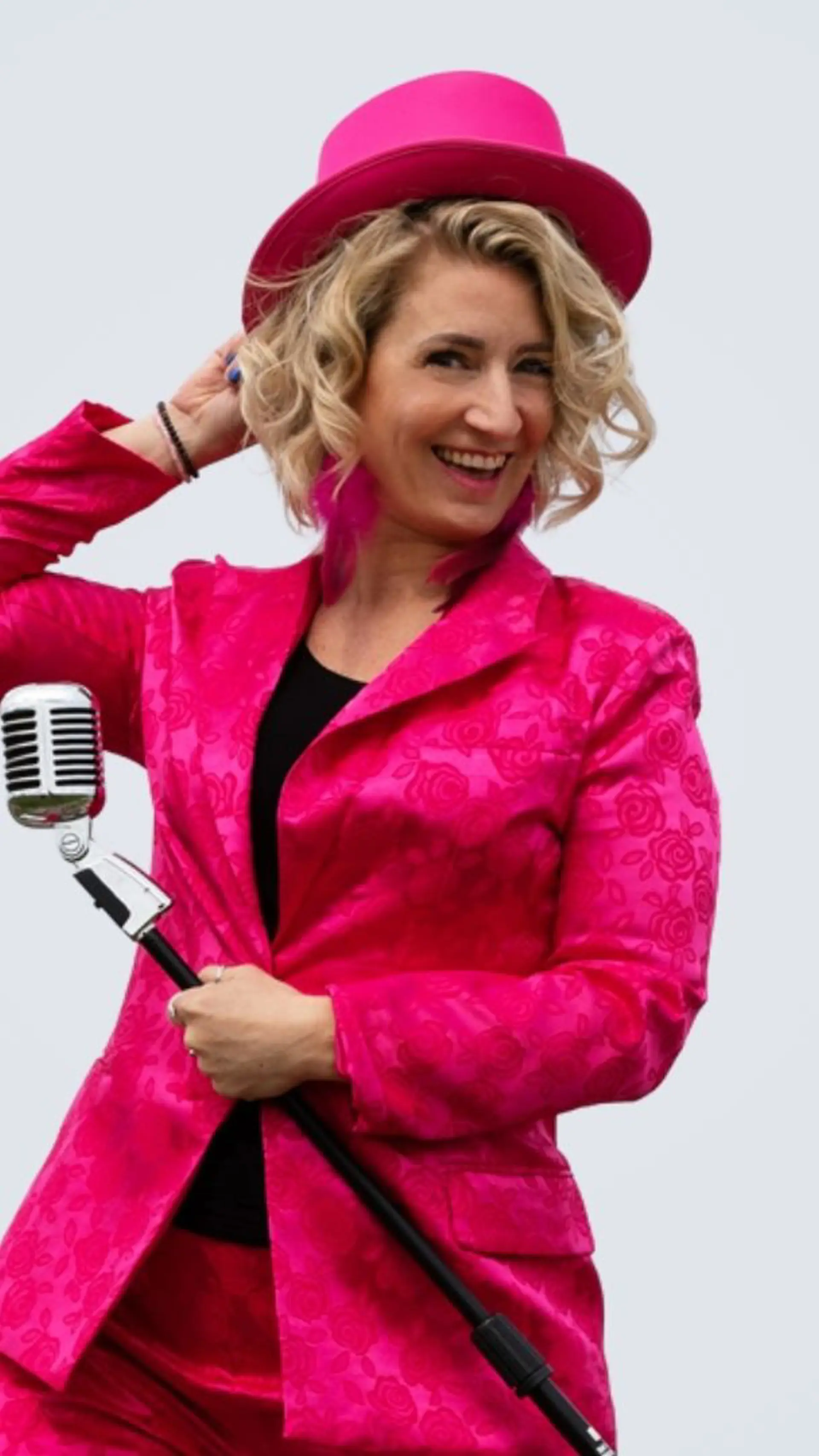 Janneke Jager - <p data-start="429" data-end="513">Cabaretière, zangeres en woordkunstenaar die elk evenement energie en humor geeft.</p>