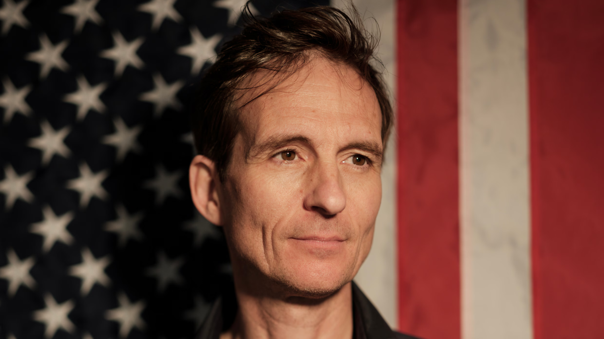 Michiel Vos brengt Amerika naar het theater met VOS IN DE VS