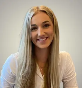 Evita Logtenberg - Jonge ondernemer met expertise in sportkleding, sociale media, en het combineren van school en ondernemerschap.