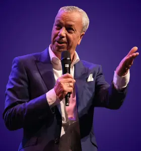 Feike Cats - Directeur, auteur en expert in klantgerichtheid inspireert met praktische inzichten over enthousiasme, werkplezier en service die direct tot actie leiden.