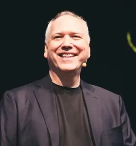 Max Strom - Internationaal spreker, auteur en ademwerkexpert met meer dan 30 jaar ervaring in persoonlijke transformatie en mentaal welzijn wereldwijd.
