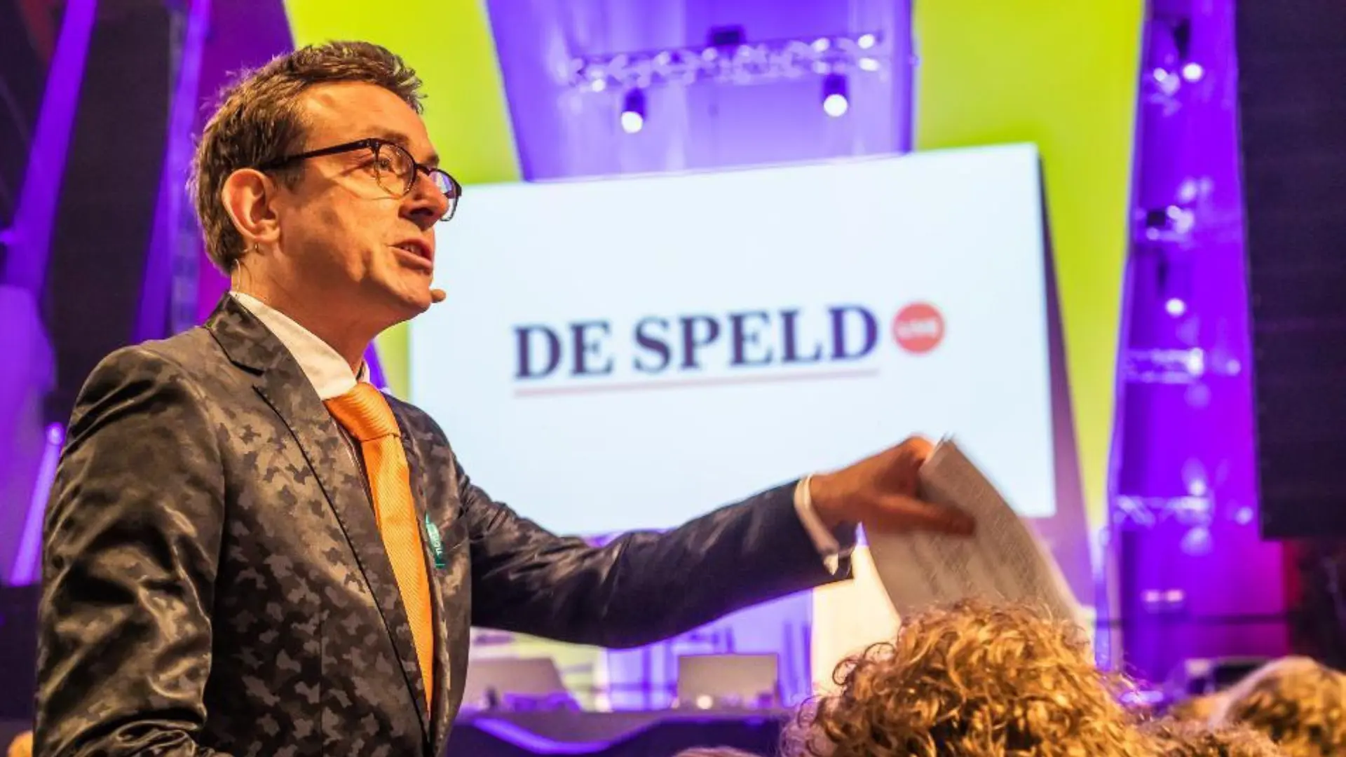 De Speld Live - <p>Satirische liveshow en eventact die met actuele humor, interactie en maatwerk zorgt voor een energieke afsluiting van elk evenement.</p>