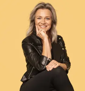 Suzan Vink - Een dagvoorzitter, presentator en moderator die energie koppelt aan diepgang en met een warme stijl elke groep in beweging brengt en actief laat meedoen.