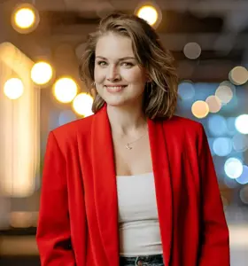 Martine van der Meijden - Dagvoorzitter en presentatrice die met energie en aandacht elk event transformeert tot een verbindende ervaring waarin publiek en sprekers tot hun recht komen