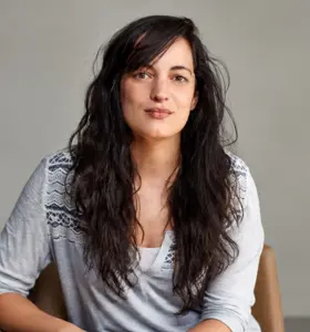 Nowelle Barnhoorn - Schrijver, spreker en expert in menselijke verbinding die laat zien hoe veiligheid, samenwerking en vertrouwen de basis vormen voor duurzame organisaties.