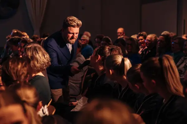 Waarom een goede dagvoorzitter goud waard is en wat Mattijs Franken daarin uniek maakt