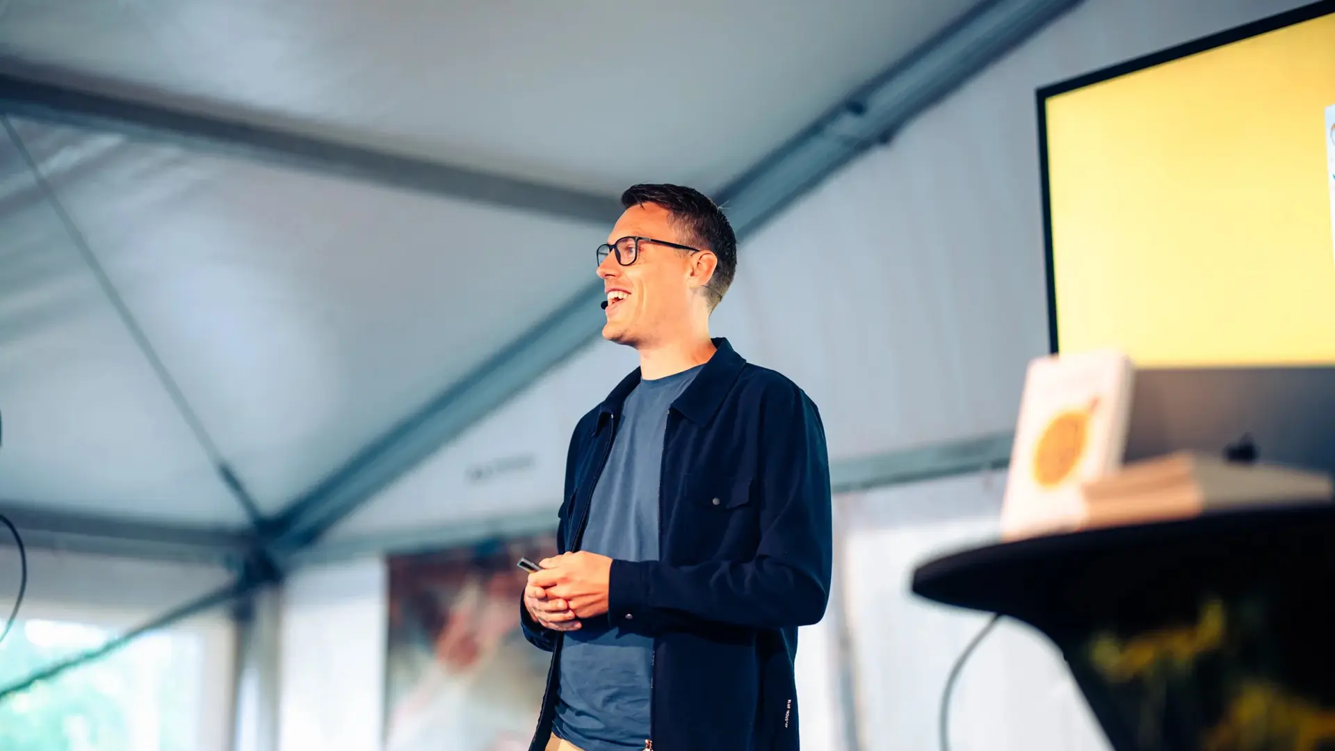 Jelle Hermus - <p>Auteur, ondernemer en expert in persoonlijke groei die met humor en kleine stappen laat zien hoe meer rust, vrijheid en voldoening binnen bereik komen.</p>