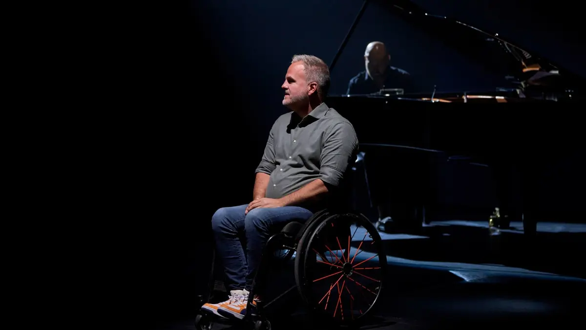 Als woorden en muziek elkaar raken: Niek van den Adel & pianist Sander Tournier