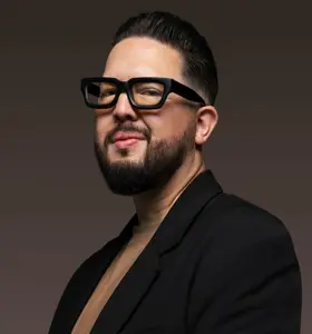 Danny Grootveld - Keynote spreker, auteur en voormalig tv regisseur. Brengt een indringend verhaal over tunnelvisie en mentale veerkracht met praktische inzichten voor leiders en teams.