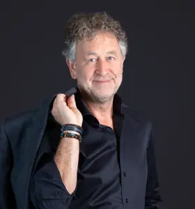 Huub Narinx - Leiderschapstrainer, motivatiespecialist en storyteller die laat zien hoe vertrouwen, energie en focus teams sterker maken en organisaties vooruit helpen.