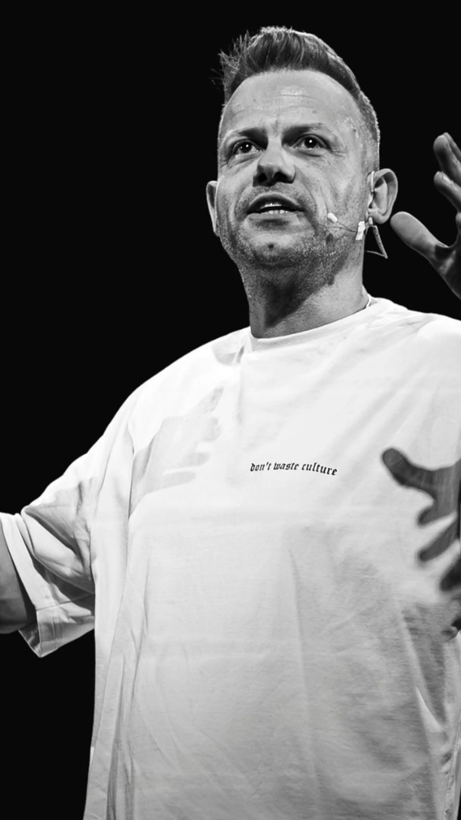 Joost Seilberger - <p data-start="1475" data-end="1605">DJ, spreker en ervaringsdeskundige die teams helpt bewegen van ik naar wij, met muziek, eerlijke verhalen en praktische inzichten.</p>