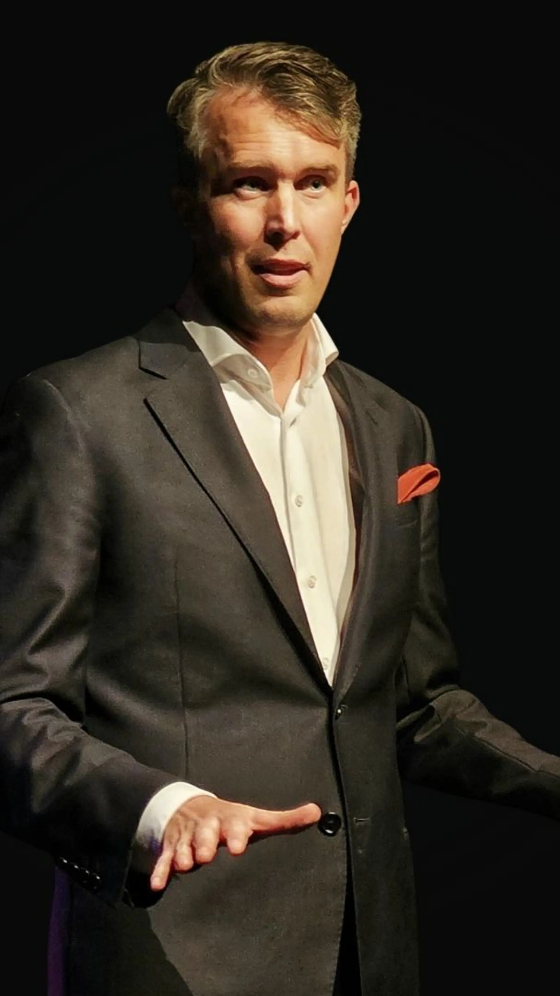 Yvo Kouwenhoven - <p>Spreker, ervaringsdeskundige en inspirator die laat zien hoe veerkracht, acceptatie en zingeving richting geven na ingrijpende tegenslag.</p>