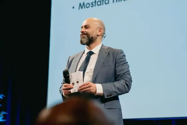 AI voorbij de hype: realiteit en strategie voor het bedrijfsleven