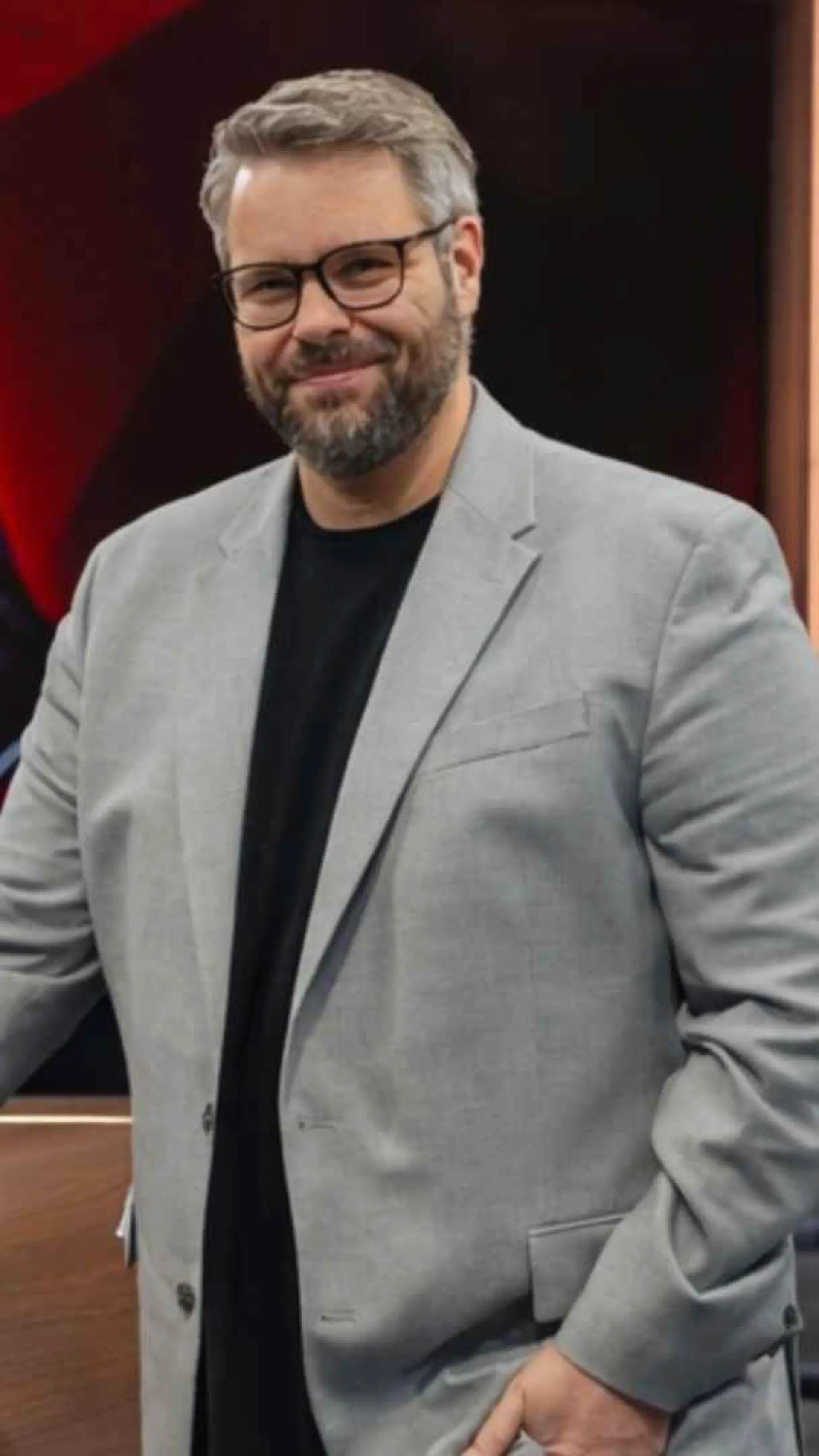 Nelson Valkenburg - <p>Autosportcommentator, Formule 1 verslaggever en motivator deelt scherpe inzichten over druk, teamwork en groei vanuit de internationale topsport.</p>