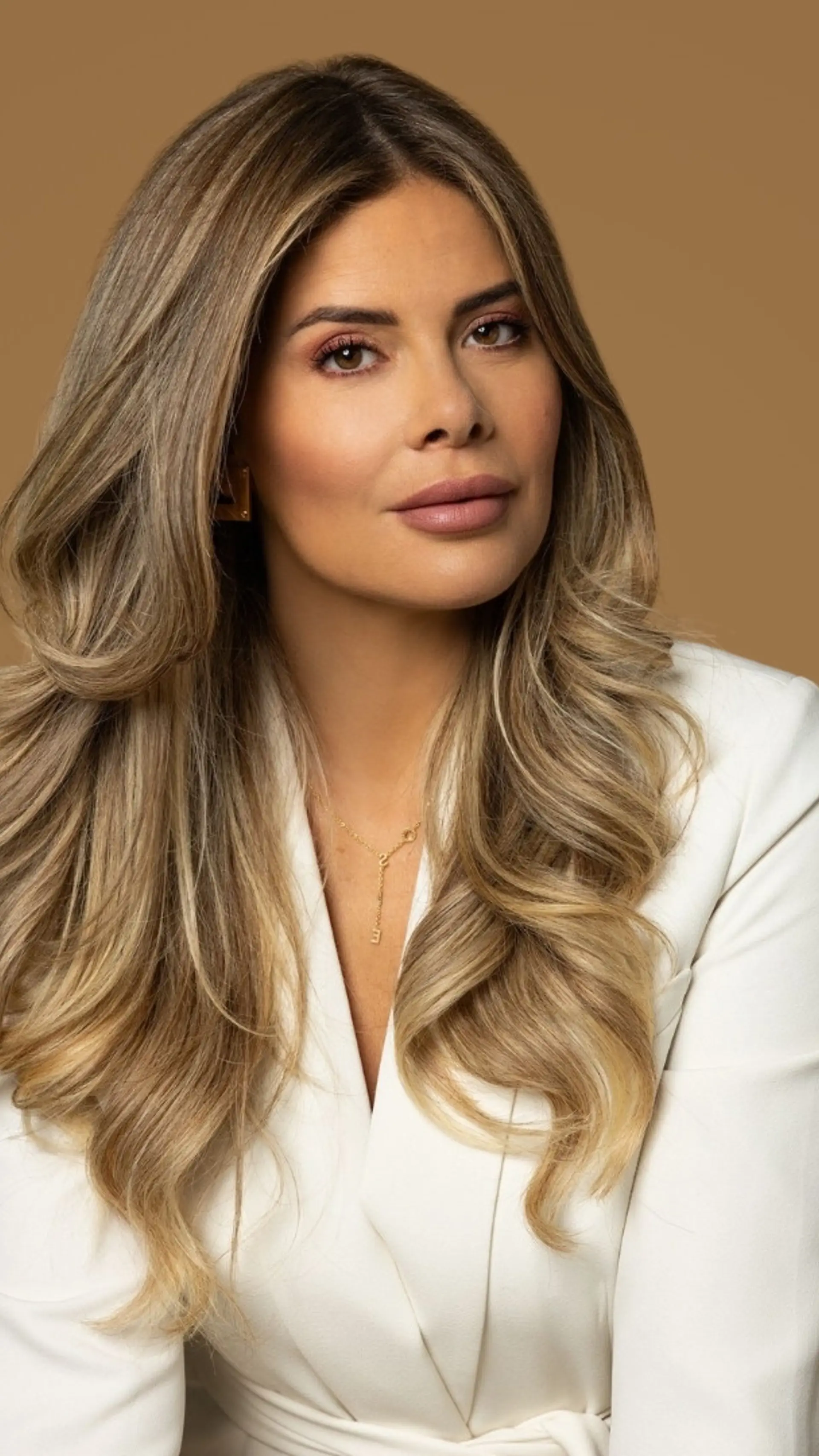 Stephanie Tency - <p data-start="1432" data-end="1561">Presentatrice, producent en auteur Stephanie Tency deelt een indringend verhaal over zelfbeeld, mentale gezondheid en de kracht van kwetsbaarheid.</p>