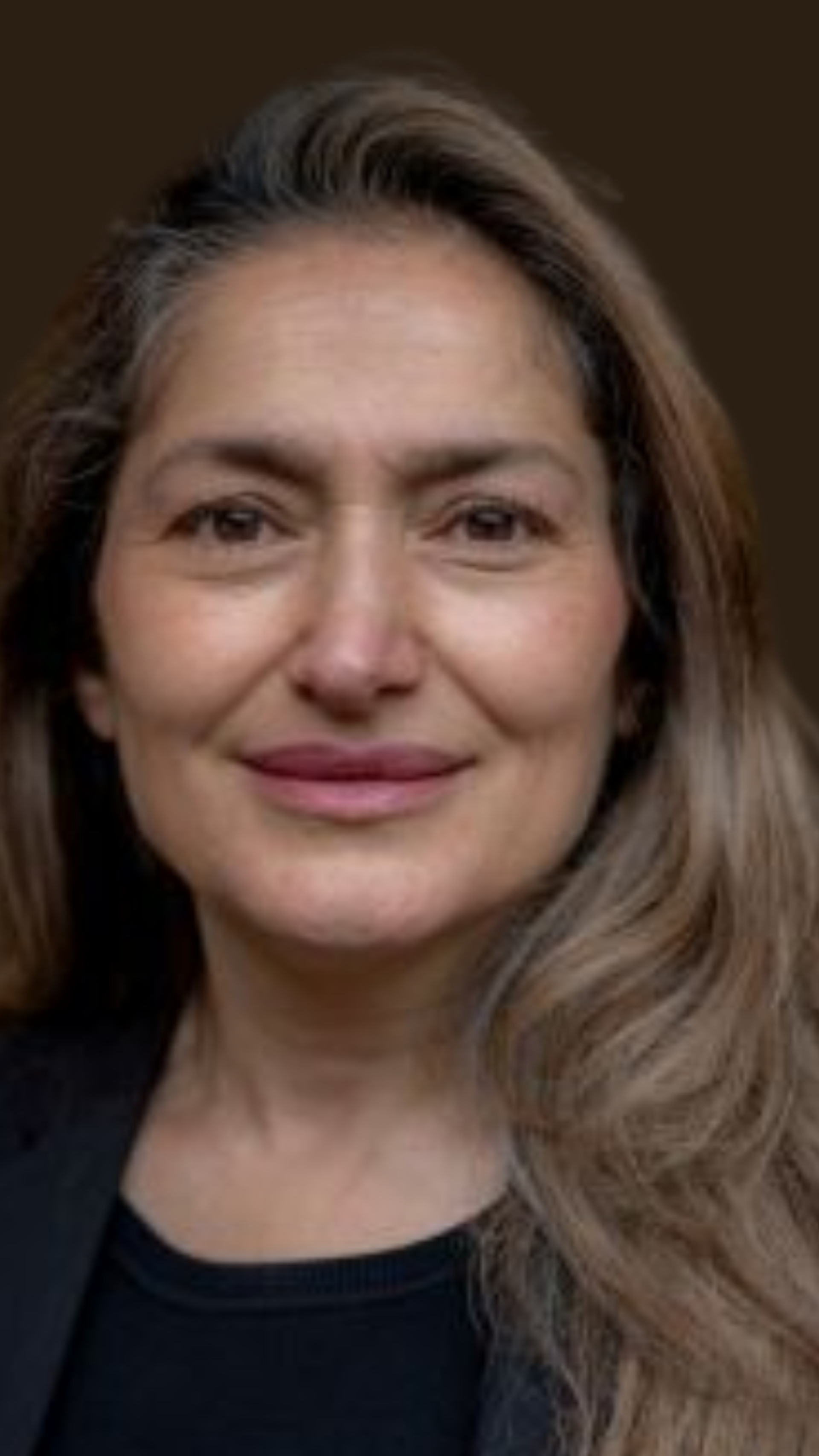 Elif Borucu-Çalinalti - <p data-start="1865" data-end="1998">Dagvoorzitter, gespreksleider en verandermanager die vertrouwen, scherpte en structuur brengt in complexe bestuurlijke bijeenkomsten.</p>
