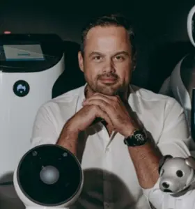 Richard Kuijpers - Robotica expert en praktijkdeskundige die met live demonstraties, humor en heldere voorbeelden laat zien hoe robots organisaties veranderen.