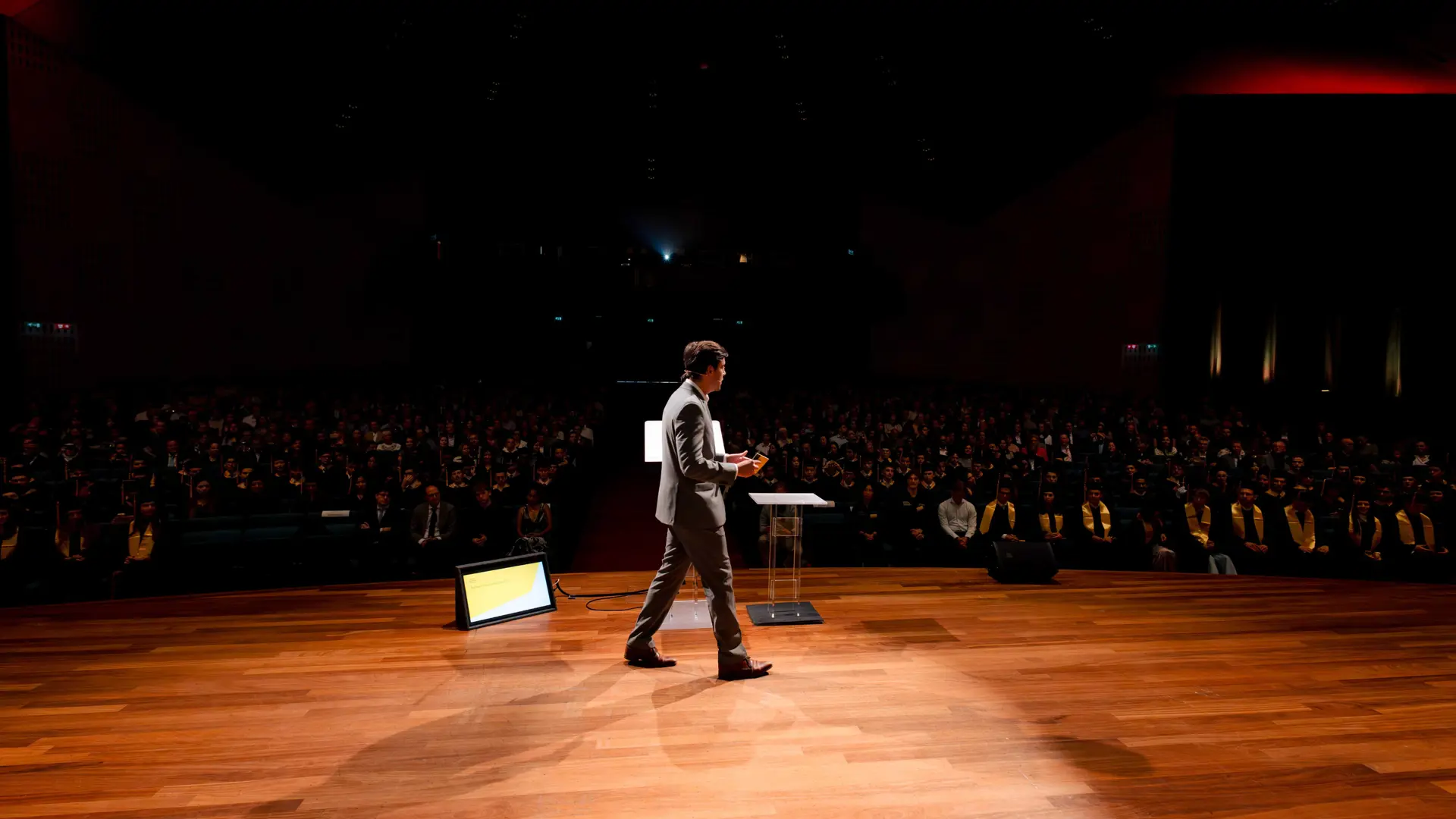 Frank de Rooij - <p>Dagvoorzitter, gespreksleider en moderator met een academische achtergrond in econometrie die energie en inhoud op het podium samenbrengt.</p>