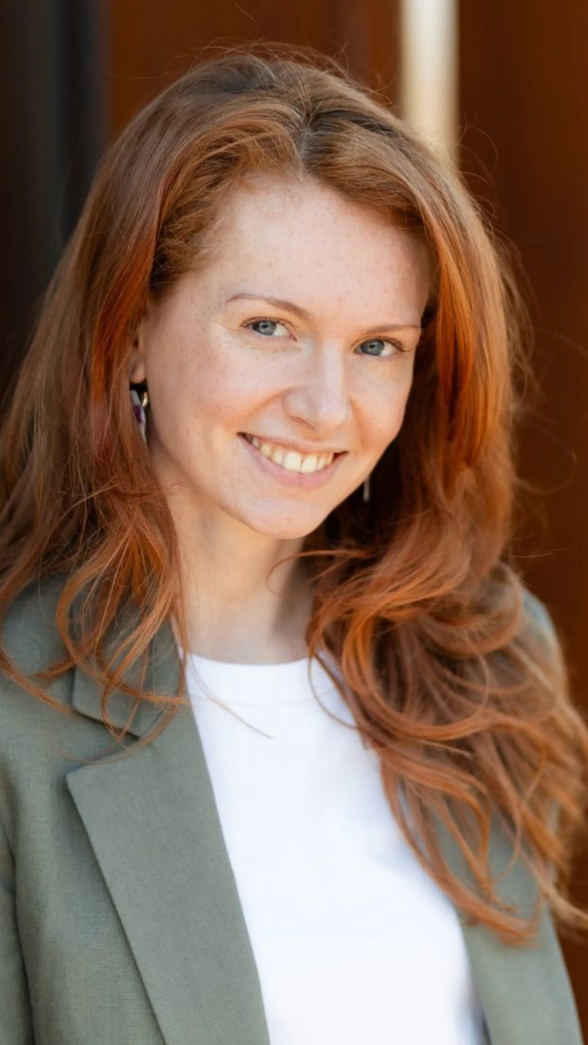 Carmen van de Beek - <p data-pm-slice="1 1 []">Generatie Z ondernemer, Managing Partner en toezichthouder in het onderwijs, verbindt generaties met praktijkervaring en strategische scherpte.</p>