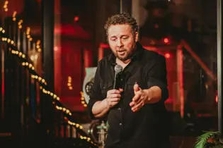 De kracht van humor in organisaties, het verhaal van Raymon Hofkens