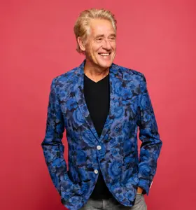 Peter Heerschop - Cabaretier, (sportquiz)presentator en dagvoorzitter die humor en inhoud samenbrengt in inspirerende sessies vol interactie en herkenbare inzichten.
