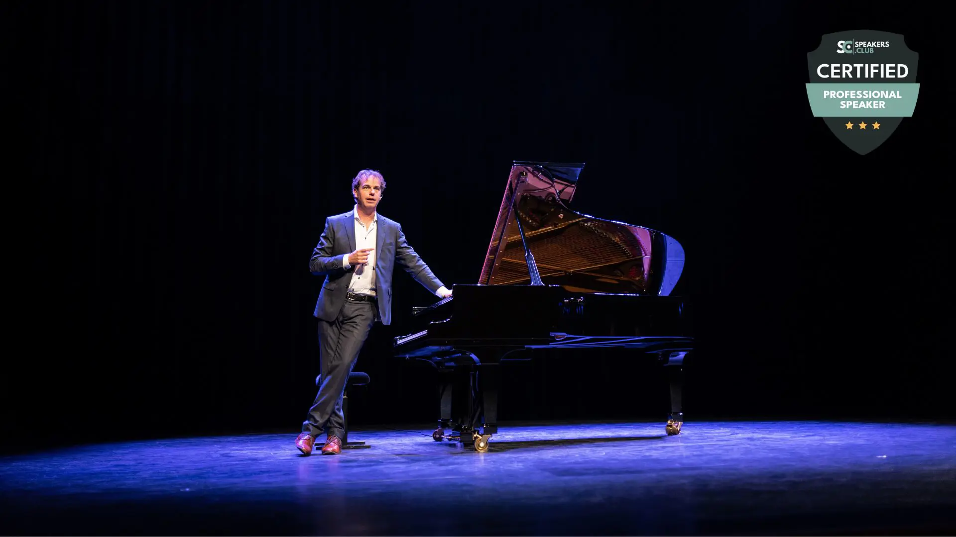 Nicolaas Duin - <p>Muzikaal spreker, expert in samenwerking, communicatie en leiderschap. Lezingen voor verbinding en teamspirit.</p>