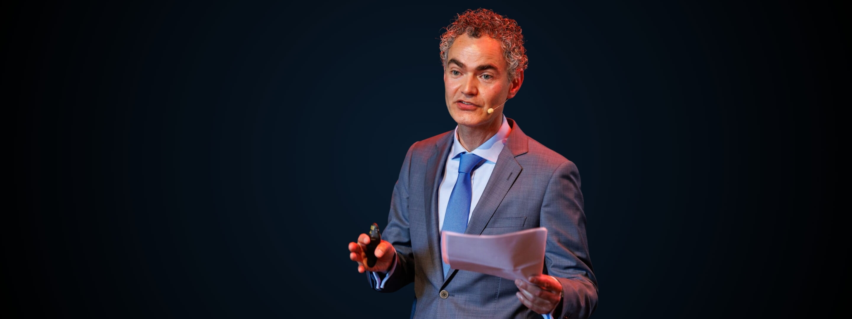 Joost Kramer - <p data-path-to-node="15">Geopolitiek analist, bestuursadviseur, strateeg en auteur die complexe wereldorde vertaalt naar boardroomstrategie. Expert in Amerikaanse politiek en governance.</p>