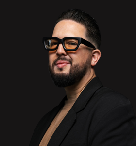 Danny Grootveld - TV regisseur, documentairemaker en spreker die organisaties inspireert met inzichten over mentale veerkracht, mindset en persoonlijke regie bij verandering.