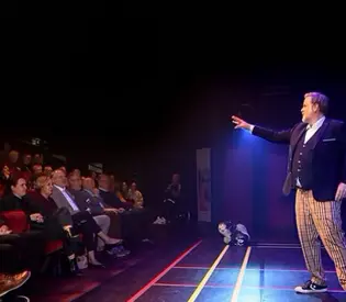 Humor met diepgang: de spreker Patrick Stoof