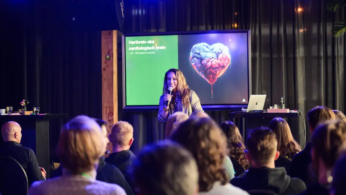 Dé interactieve keynote die jongeren terugbrengt naar zichzelf in een wereld die nooit stil is.