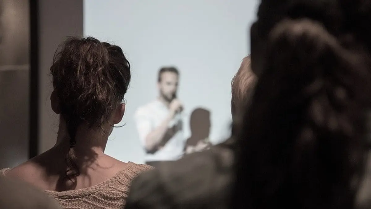 Waarom kiezen voor een in-company bijeenkomst met een professionele spreker?