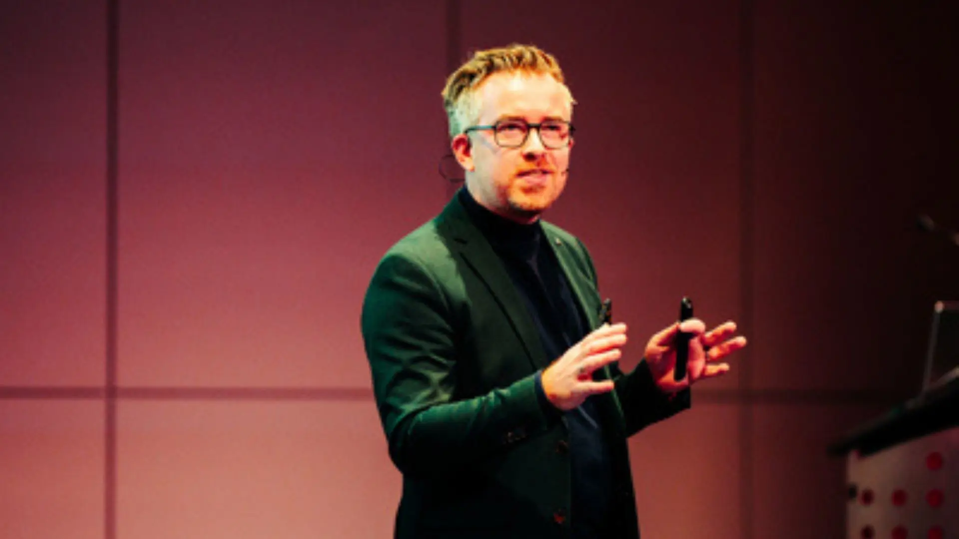 Daniël Wolfs - <p>Veranderfilosoof, auteur en organisatieadviseur die verandering benadert als een menselijk proces en organisaties helpt de kern te doorgronden.</p>