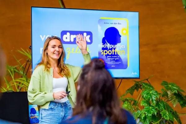 Waarom spreker Anke van den Bos werkgeluk weer praktisch maakt