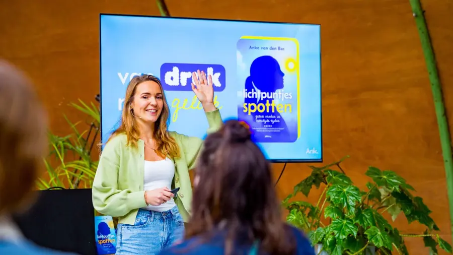 Waarom spreker Anke van den Bos werkgeluk weer praktisch maakt