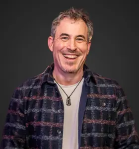 Nils Vermeire - Expert non-verbaal coach, acteur en gepassioneerde trainer voor jongeren en gezinnen met een focus op gamen en de daaropvolgende kansen op de arbeidsmarkt.