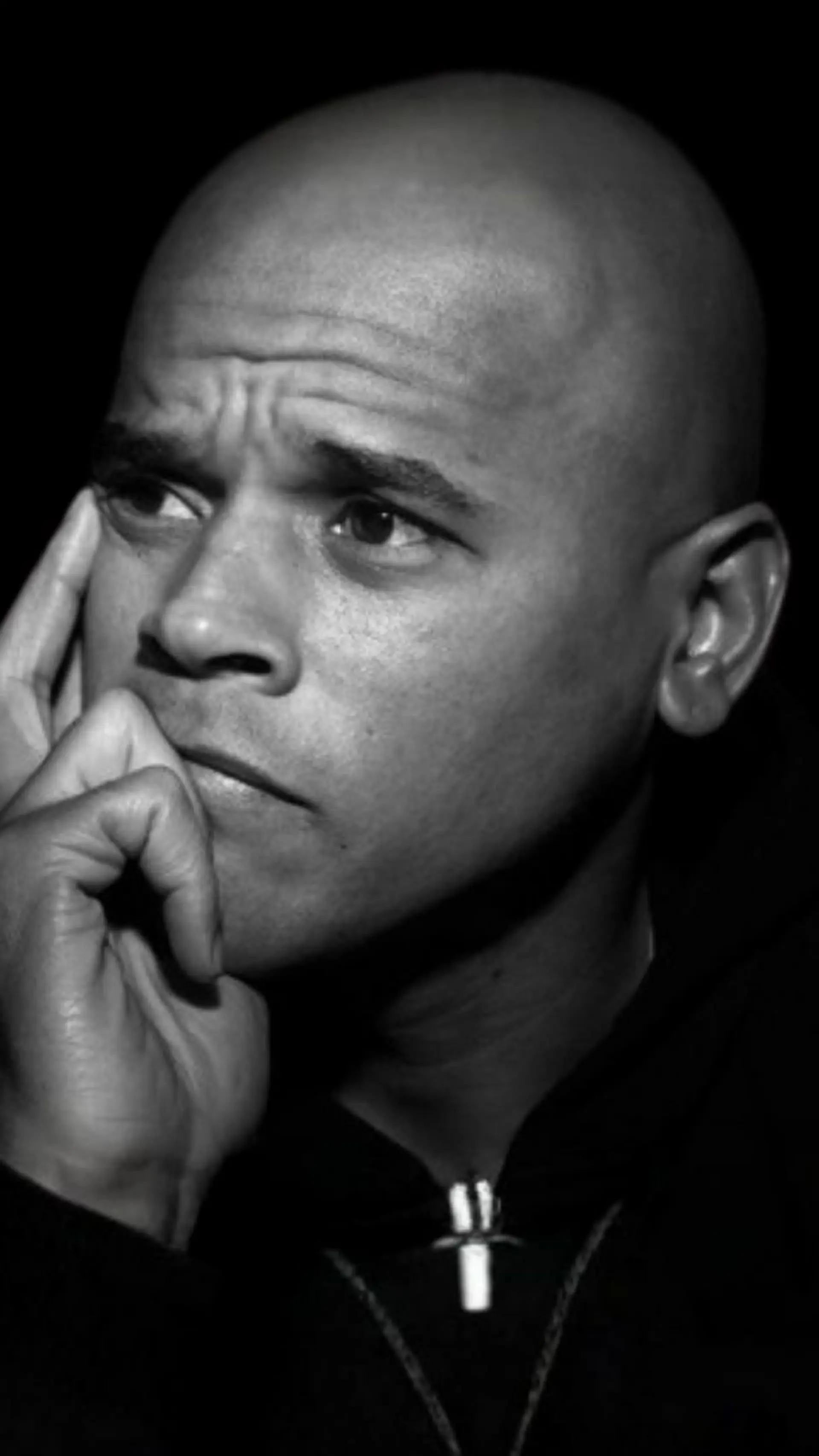 Glenn Helder - <p>Ex-profvoetballer van Arsenal en Oranje. Inspirerend spreker over doorzettingsvermogen, verandering en vitaliteit, met een persoonlijk en impactvol verhaal.</p>