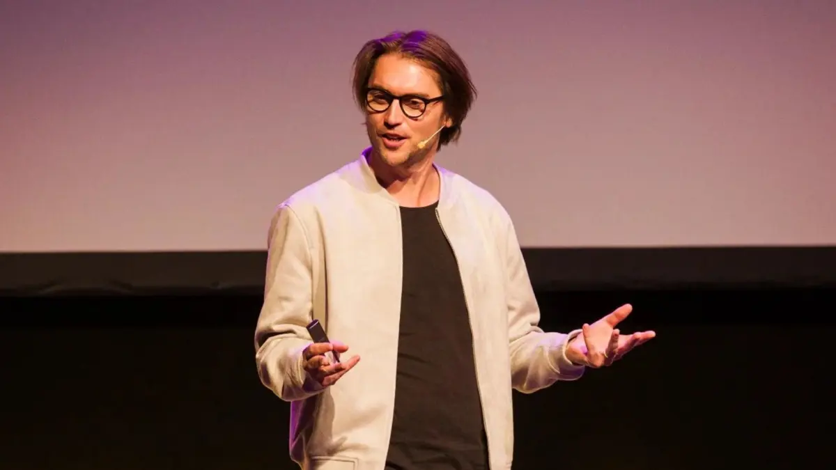 AI is geen toekomstmuziek meer: waarom organisaties nu moeten leren werken met kunstmatige intelligentie